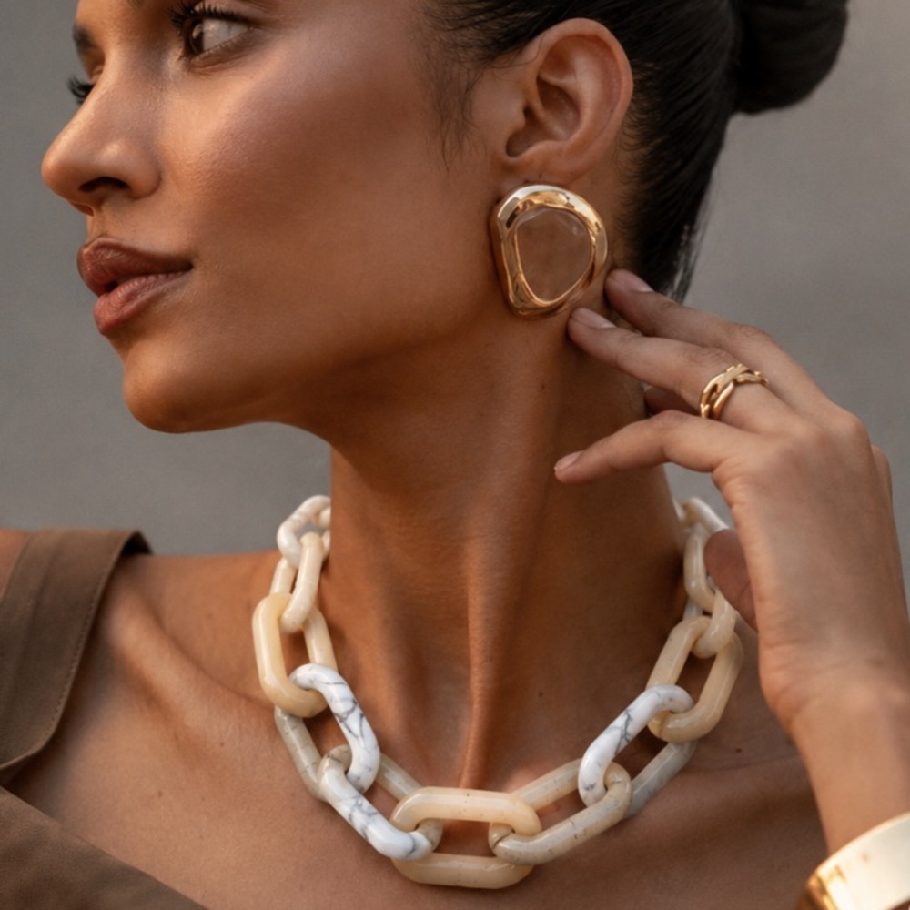Neutral Resin Chain Link Necklace - White and Cream